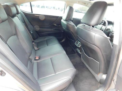 2020 Lexus ES 300h Base