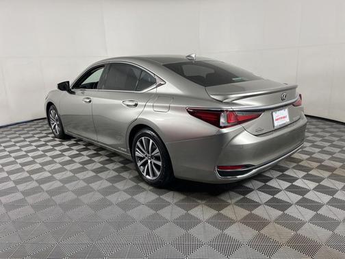 2020 Lexus ES 300h Base