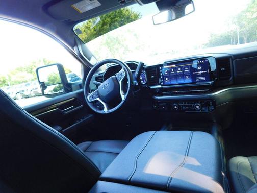 Summit White 2025 Chevrolet Silverado 2500 LT