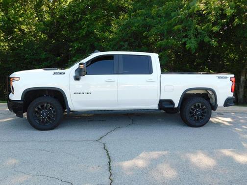Summit White 2025 Chevrolet Silverado 2500 LT