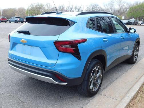 Marina Blue Metallic 2025 Chevrolet Trax LT