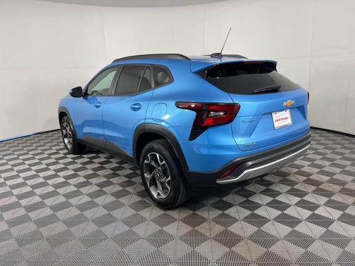 Marina Blue Metallic 2025 Chevrolet Trax LT