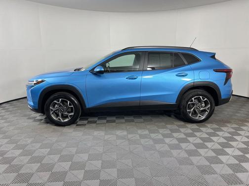 Marina Blue Metallic 2025 Chevrolet Trax LT