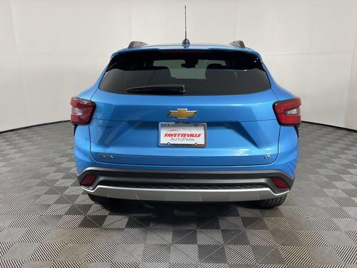 Marina Blue Metallic 2025 Chevrolet Trax LT
