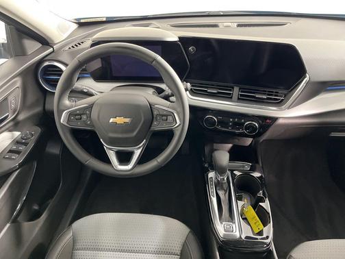 Marina Blue Metallic 2025 Chevrolet Trax LT