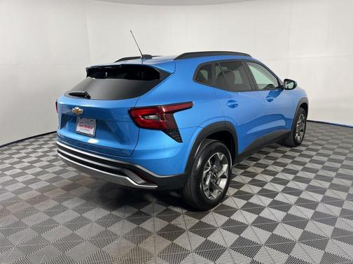 Marina Blue Metallic 2025 Chevrolet Trax LT