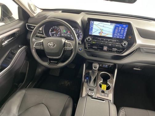 Celestial Silver Metallic 2022 Toyota Highlander Platinum
