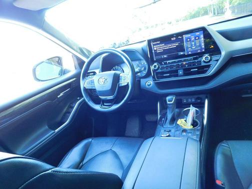 Celestial Silver Metallic 2022 Toyota Highlander Platinum