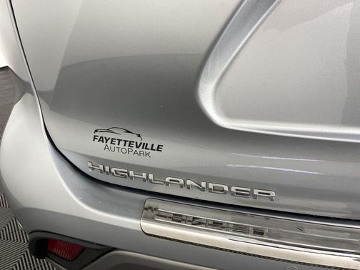 Celestial Silver Metallic 2022 Toyota Highlander Platinum