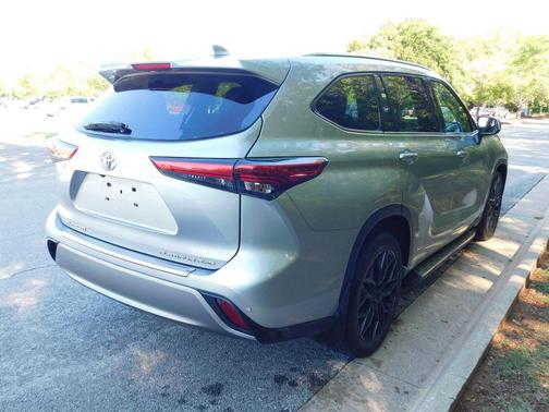 Celestial Silver Metallic 2022 Toyota Highlander Platinum