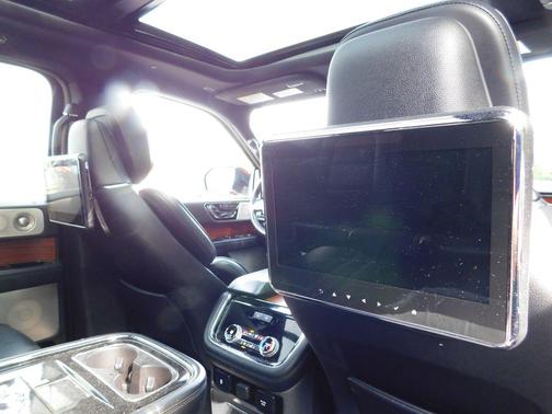 RUBY RED TINTED CC 2019 Lincoln Navigator L Reserve
