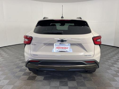 White Sands 2026 Chevrolet Trax FWD ACTIV