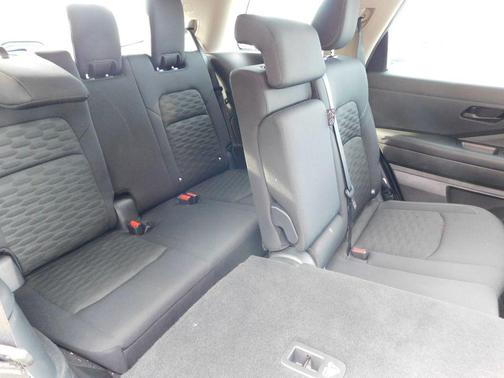 2025 Nissan Pathfinder SV 4WD