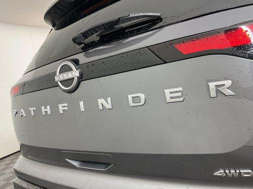 2025 Nissan Pathfinder SV 4WD