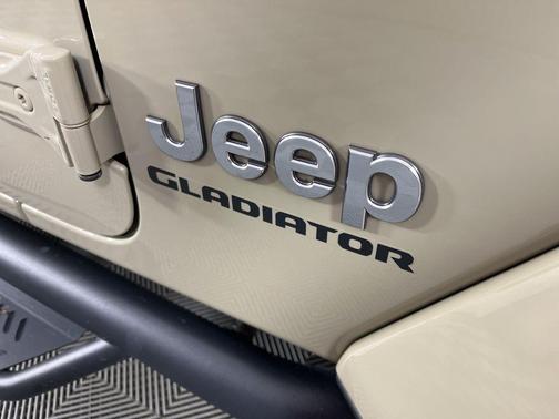 2022 Jeep Gladiator Overland
