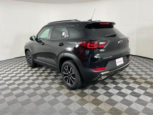 Mosaic Black Metallic 2026 Chevrolet Trailblazer ACTIV
