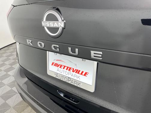 Super Black 2025 Nissan Rogue SV