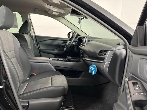 Super Black 2025 Nissan Rogue SV