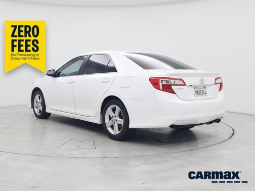 White 2014 Toyota Camry SE