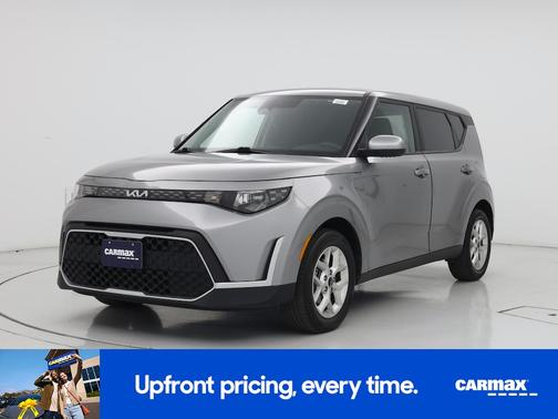 Gray 2024 Kia Soul LX