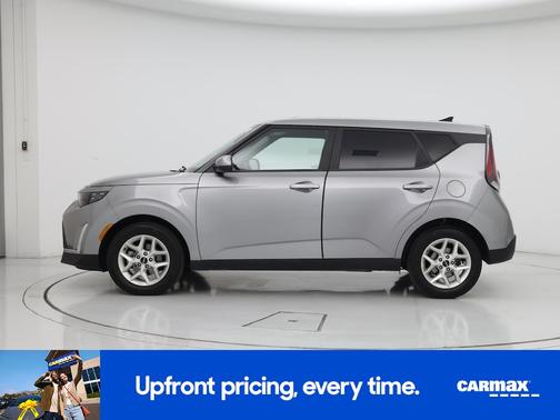 Gray 2024 Kia Soul LX
