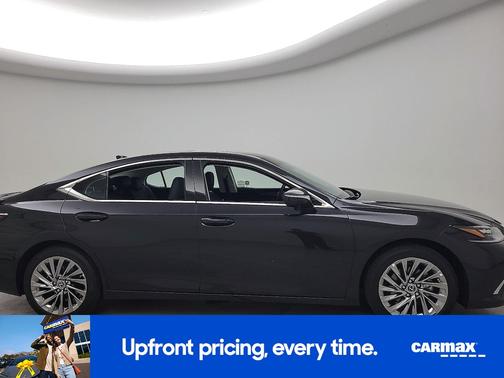 Black 2025 Lexus ES 300h Luxury