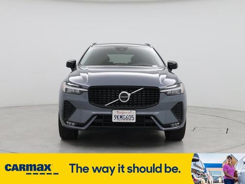 2024 Volvo XC60 B5 Ultimate Dark Theme