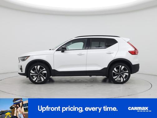2025 Volvo XC40 B5 Plus Dark Theme