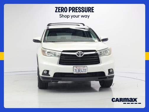 White 2015 Toyota Highlander XLE