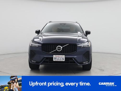 2023 Volvo XC60 B5 Ultimate Dark Theme