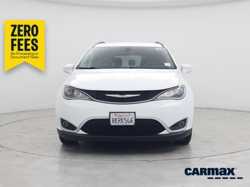 White 2018 Chrysler Pacifica Touring L