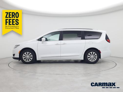 White 2018 Chrysler Pacifica Touring L