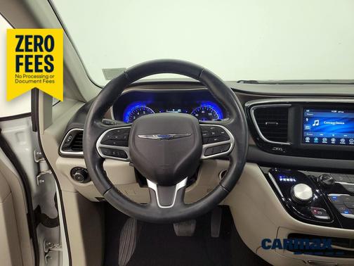 White 2018 Chrysler Pacifica Touring L