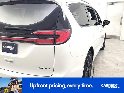 White 2025 Chrysler Pacifica Limited