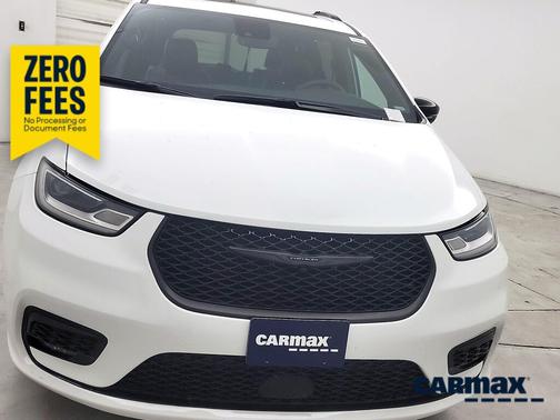 White 2025 Chrysler Pacifica Limited