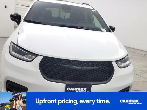 White 2025 Chrysler Pacifica Limited
