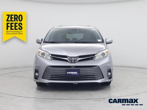 Silver 2018 Toyota Sienna XLE