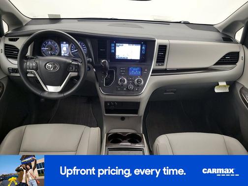 2017 Toyota Sienna XLE