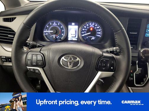 2017 Toyota Sienna XLE