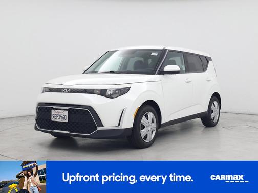 White 2023 Kia Soul LX