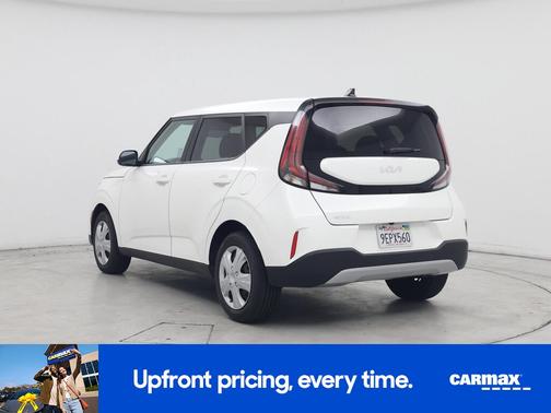 White 2023 Kia Soul LX
