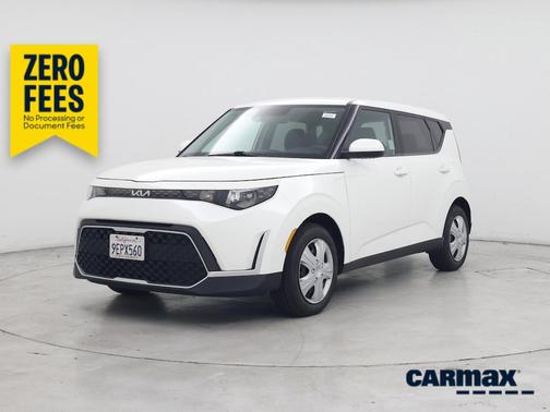 White 2023 Kia Soul LX