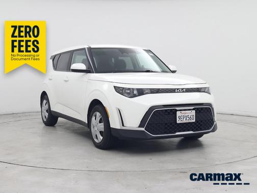 White 2023 Kia Soul LX