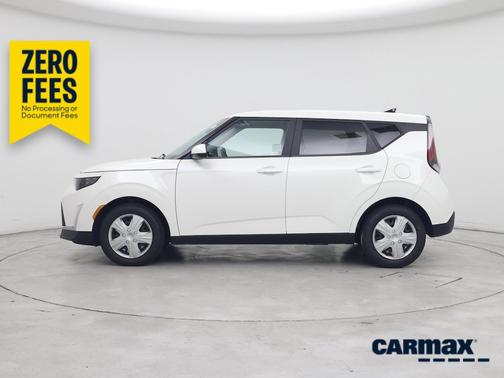 White 2023 Kia Soul LX