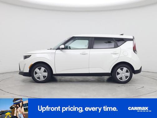 White 2023 Kia Soul LX