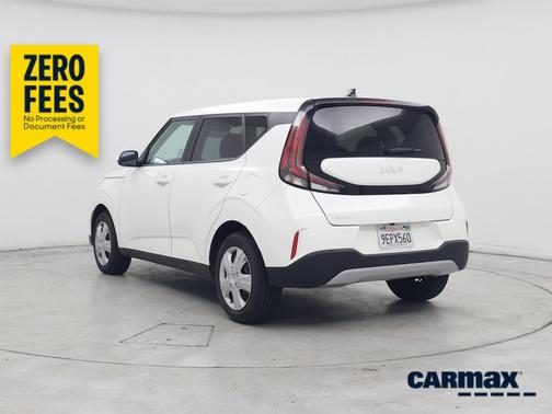 White 2023 Kia Soul LX