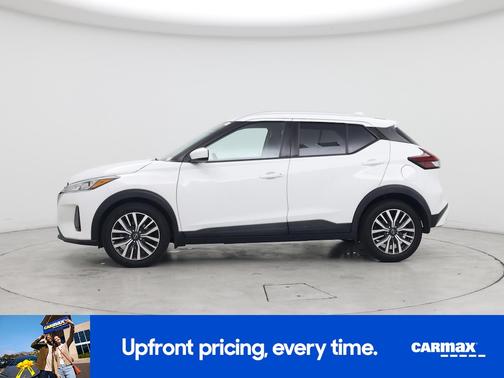 White 2022 Nissan Kicks SV