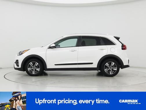 White 2022 Kia Niro LXS
