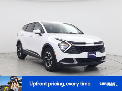 White 2025 Kia Sportage LX