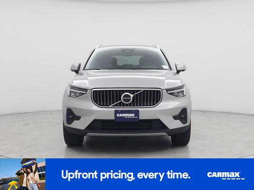 2025 Volvo XC40 B5 Plus Bright Theme